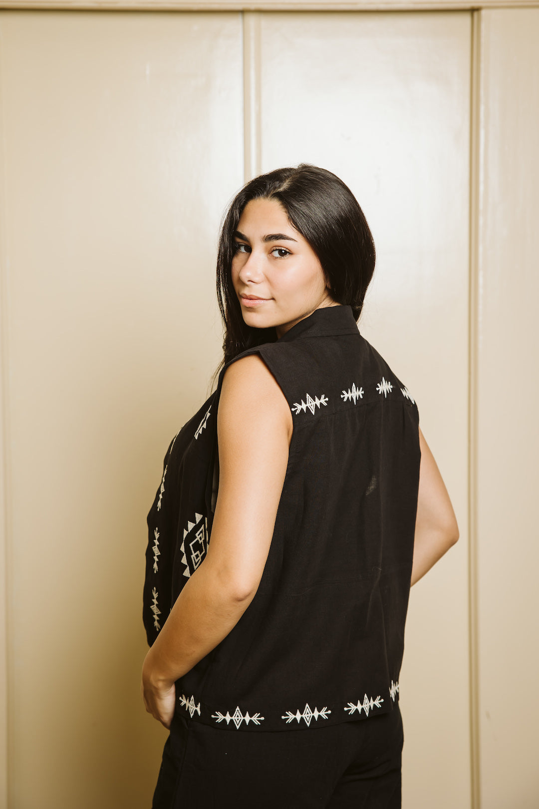 Black Sunny Breeze Vest