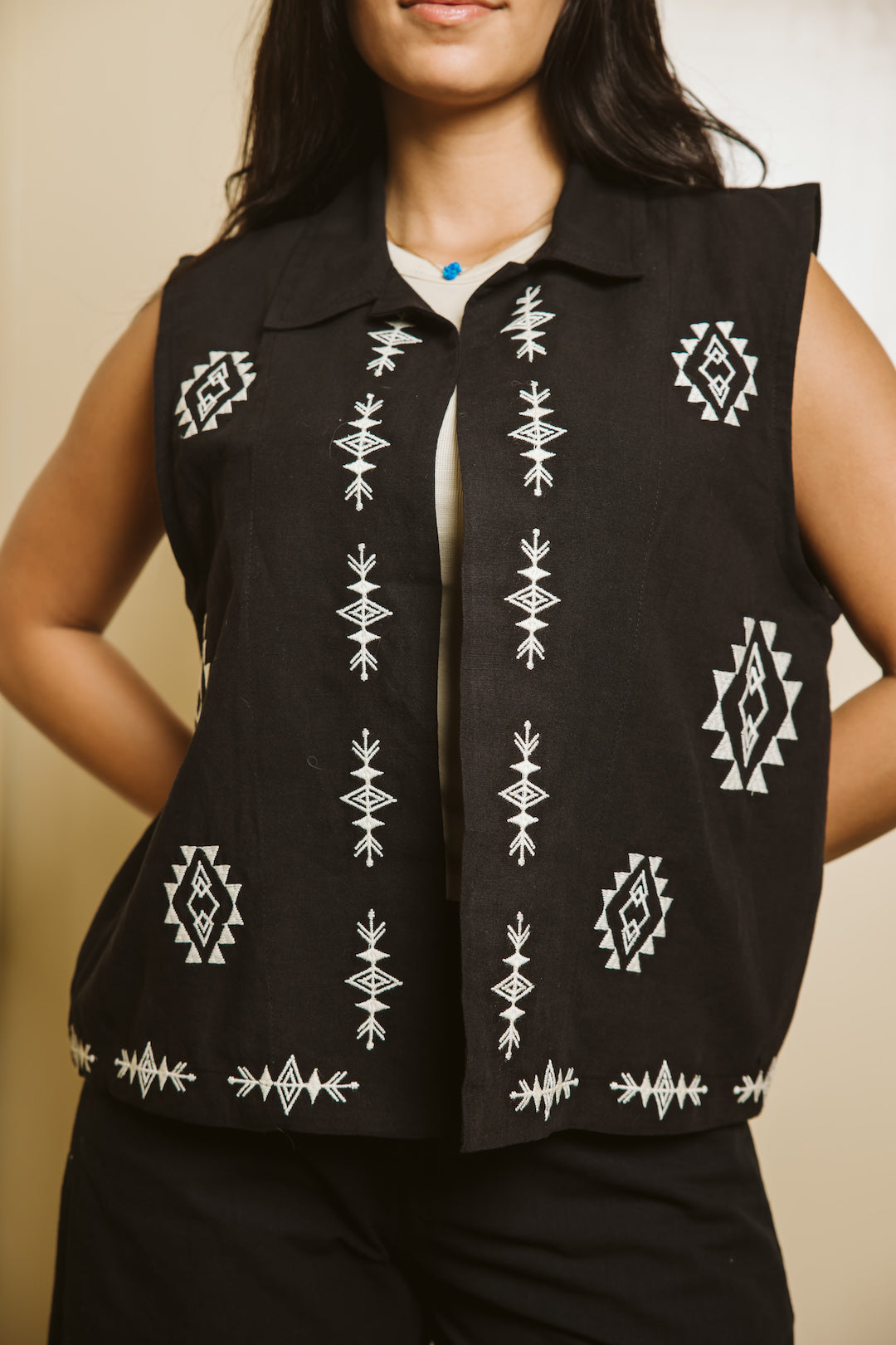 Black Sunny Breeze Vest